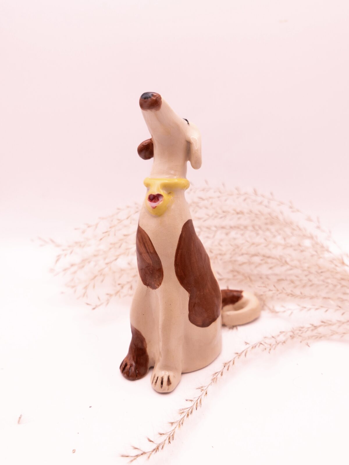 IMG_5737 Figurka mniejszy charcik w łatki - obrazek 1