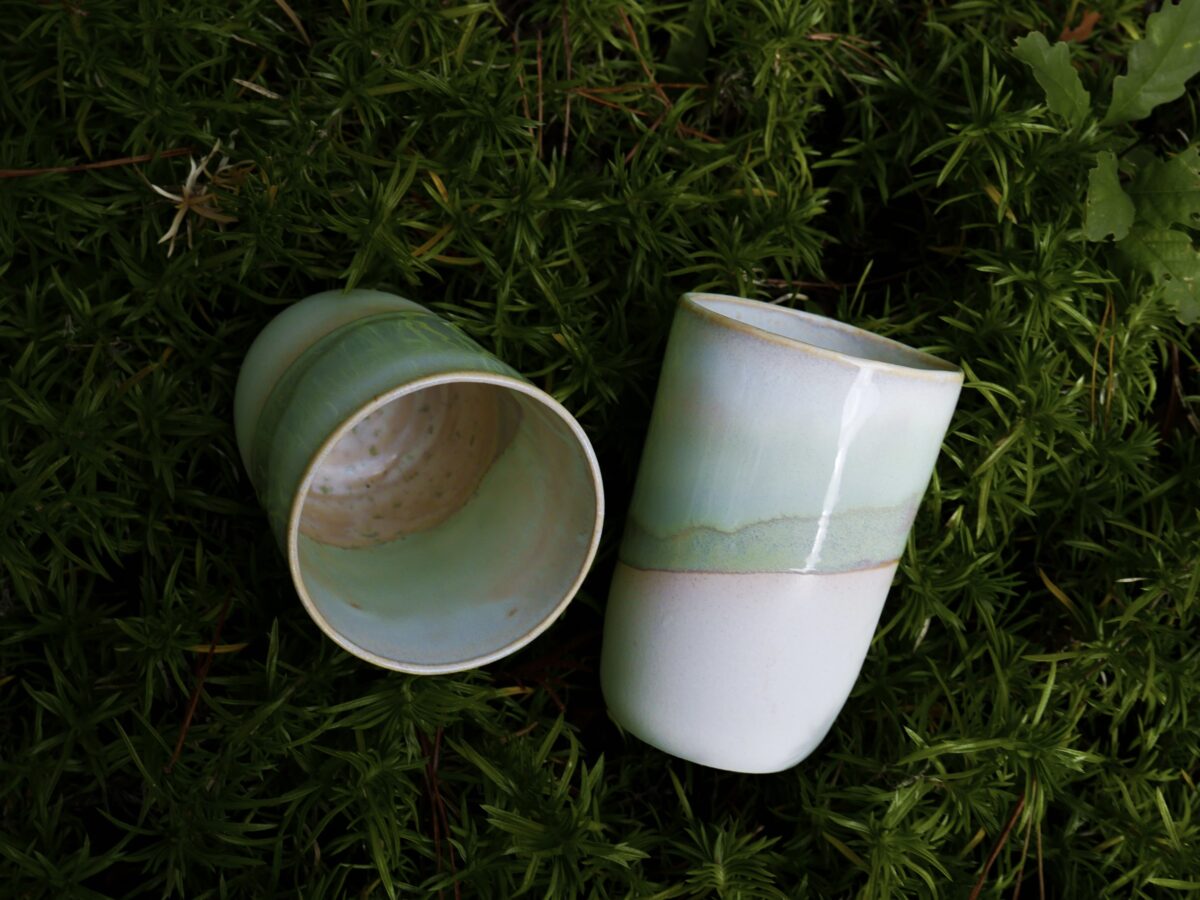 Wysoka czarka matcha latte - obrazek 3